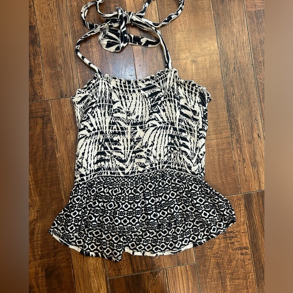 Patrons of Peace Black and White Pattern Cropped Halter Top. Size Medium. - Picture 3 of 8